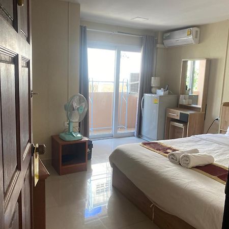 Hug Me Guesthouse Pattaya Zewnętrze zdjęcie