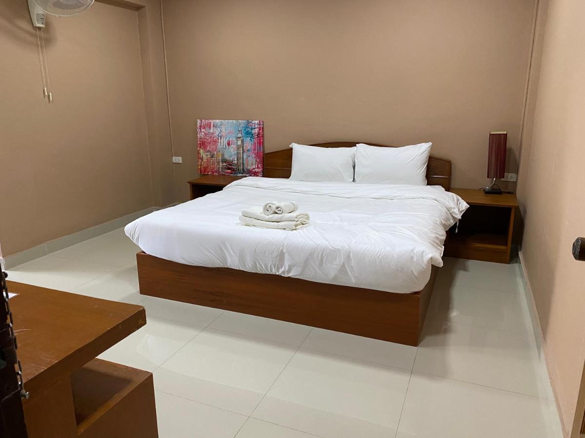 Hug Me Guesthouse Pattaya Zewnętrze zdjęcie