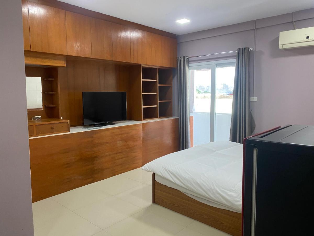 Hug Me Guesthouse Pattaya Zewnętrze zdjęcie