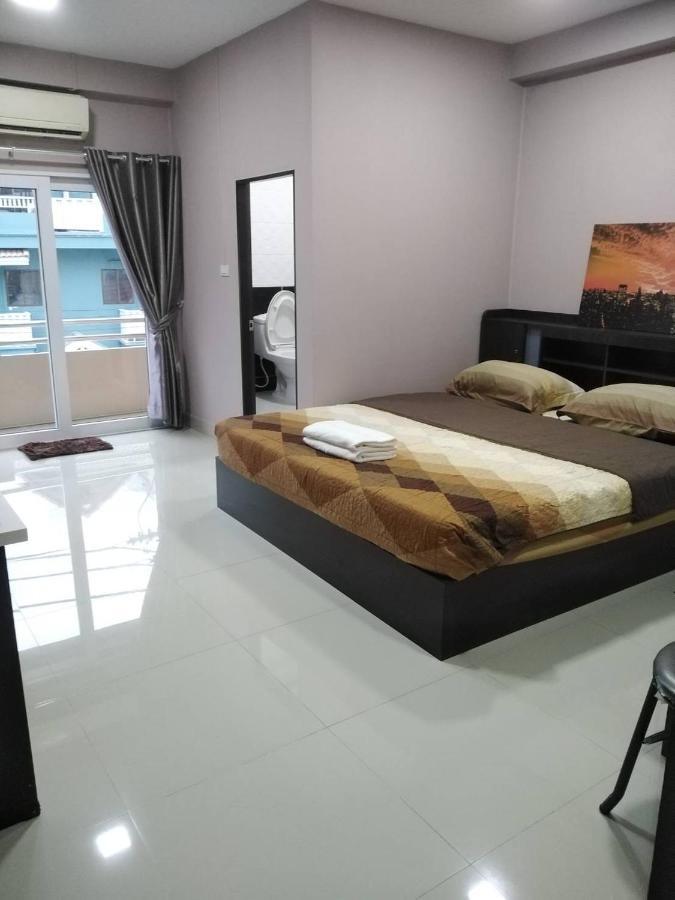 Hug Me Guesthouse Pattaya Zewnętrze zdjęcie