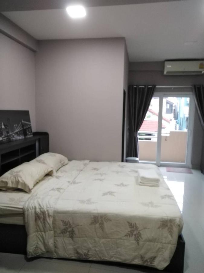 Hug Me Guesthouse Pattaya Zewnętrze zdjęcie