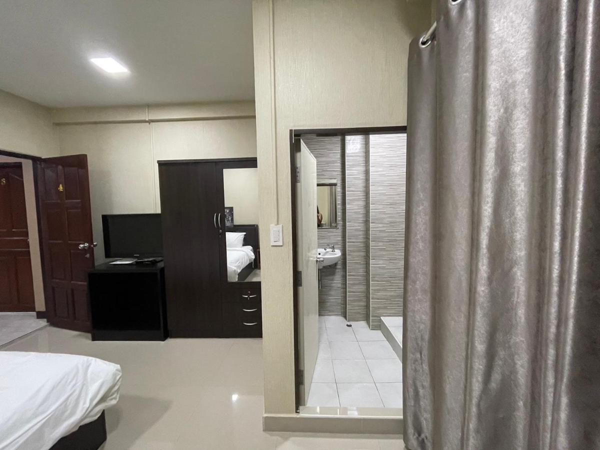 Hug Me Guesthouse Pattaya Zewnętrze zdjęcie