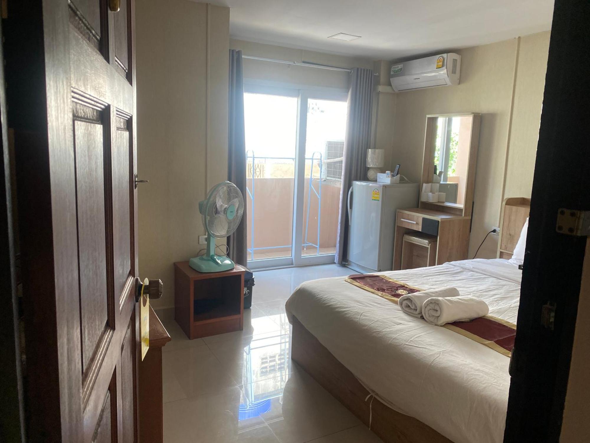 Hug Me Guesthouse Pattaya Zewnętrze zdjęcie